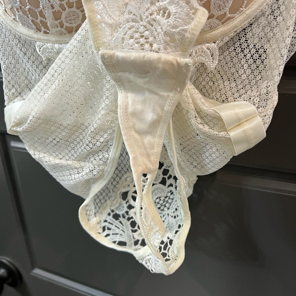 Frederick's of Hollywood Lace Chemise in Cream - Picture 3 of 6